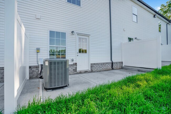 Building Photo - 68 Highland Blf Wy