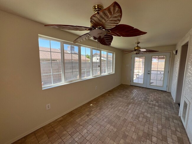 Building Photo - 3 BEDROOM HOME IN THE FOOTHILLS WITH A SPA!