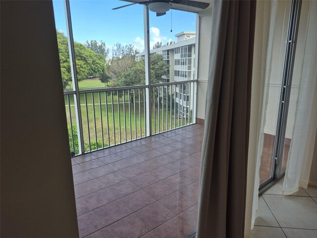 Building Photo - 2650 S Course Dr