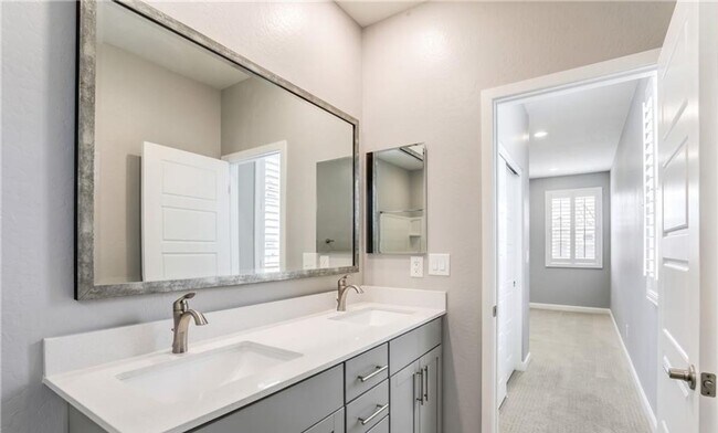 Building Photo - Beautiful Single-Story Home with Pool & Private Backyard Oasis