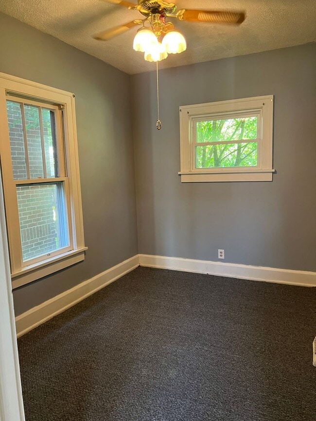 Building Photo - Cute 2 bedroom Cape Cod with Large Loft