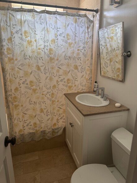 Bathroom - 4719 W 171st St