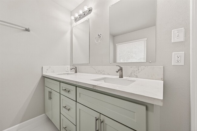 Building Photo - 7739 Antoine Dr