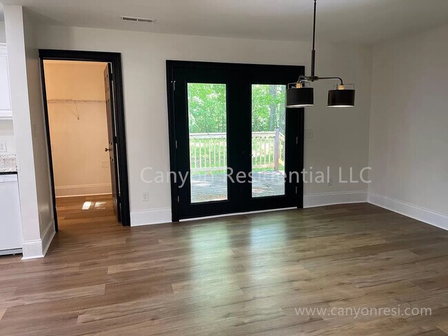 Building Photo - 1063 Givens Rd