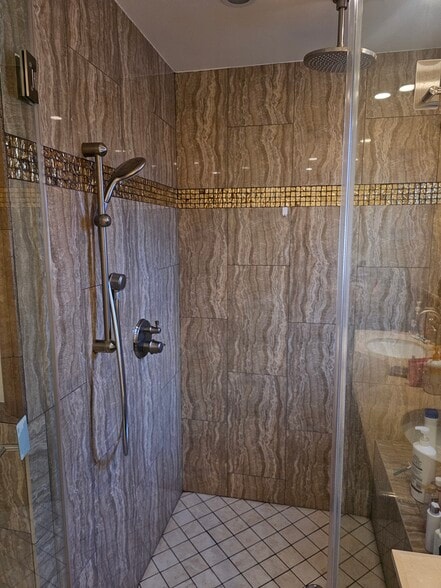 Building Photo - 927 S Wooster St