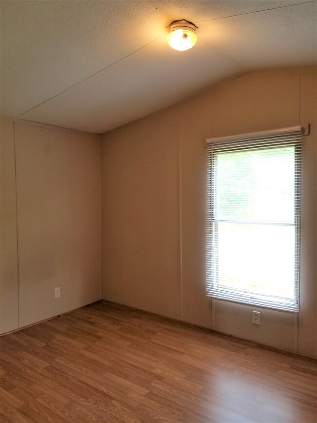 Building Photo - 1617 Nettle Knob Rd