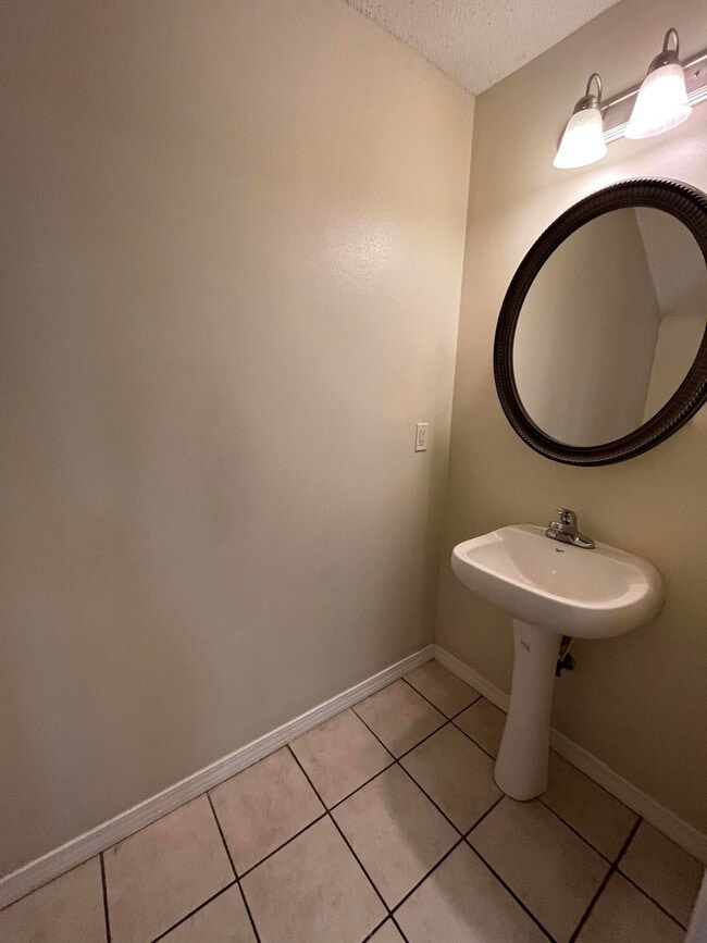 Building Photo - 204 Johnson Ct