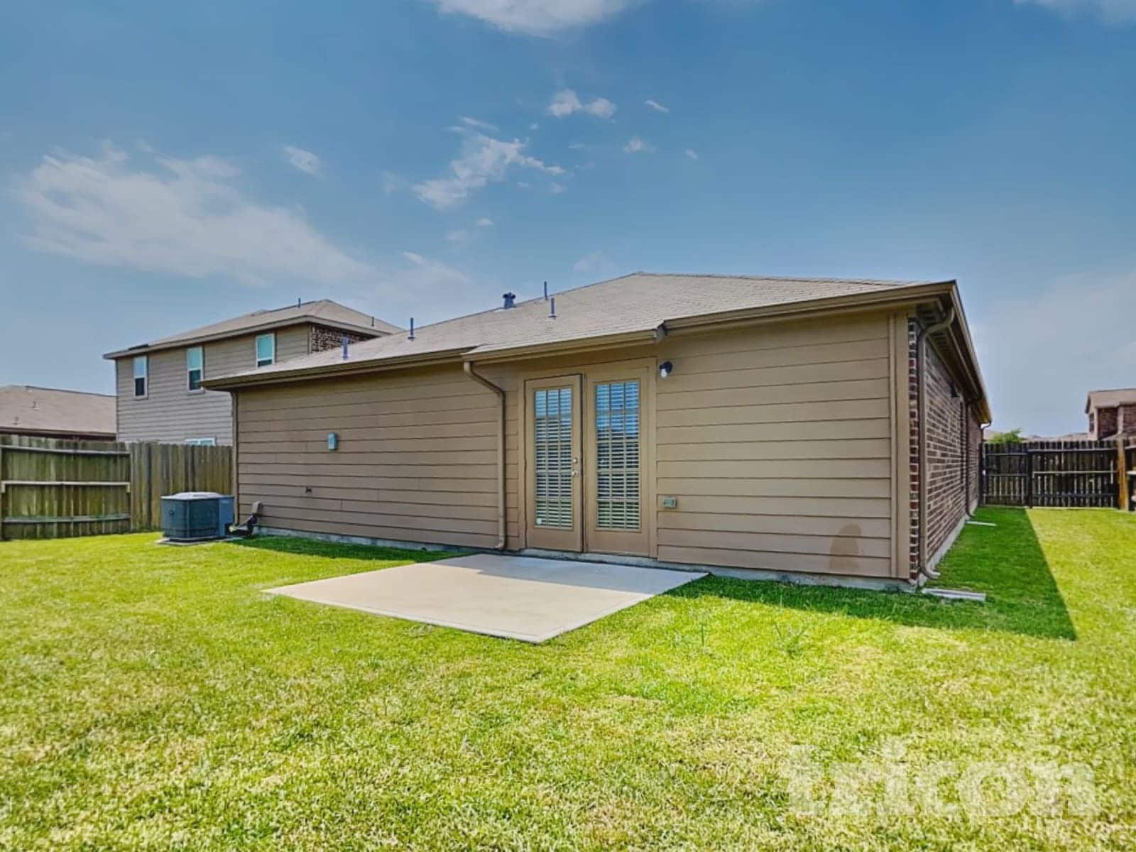 Building Photo - 2402 Regatta Ln