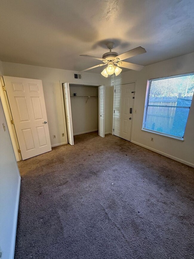 Building Photo - Sun-Filled 2/2 with Stainless Appliances & New Carpet