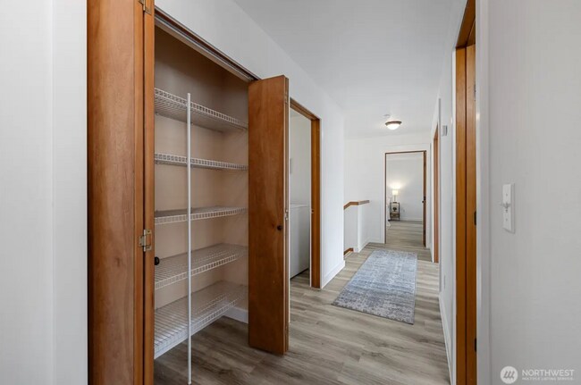 Building Photo - 4 Bed + Bonus Room, 2.5 Bath Home in Coyote Ridge w/ Park Access & Garage!