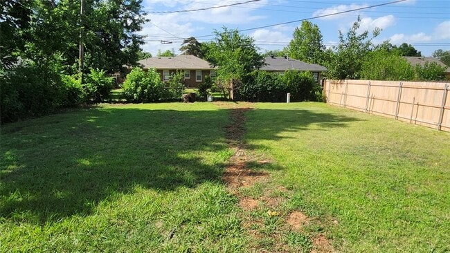 Building Photo - 1833 Westchester Dr