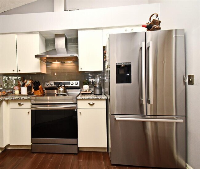Building Photo - 302 Shadydale Ct