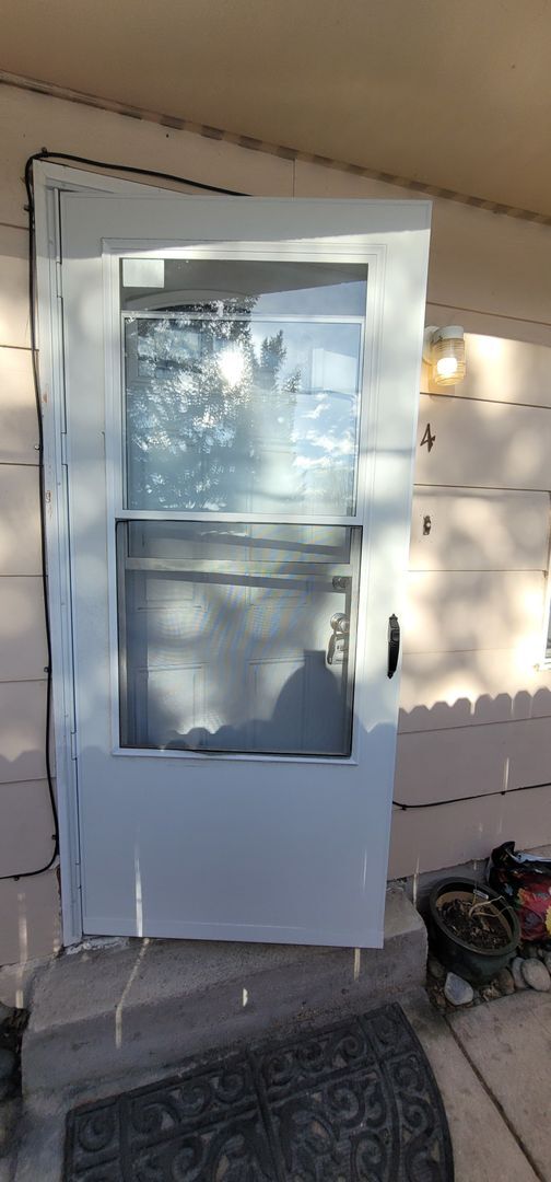 Building Photo - $1265 | 1BR/1BA | Cute Condo in a Fourplex near Memorial Park in Colorado Springs