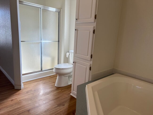 Building Photo - 3 Bedroom Westside Home