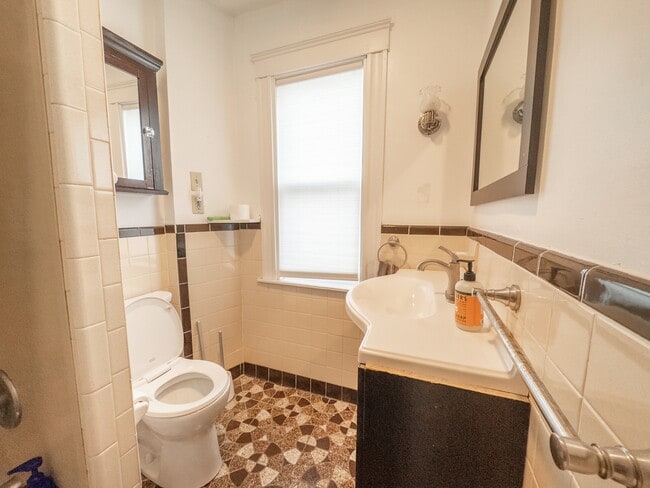 Building Photo - 55 Hall Ave