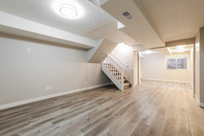 Building Photo - 12155 Elm Way