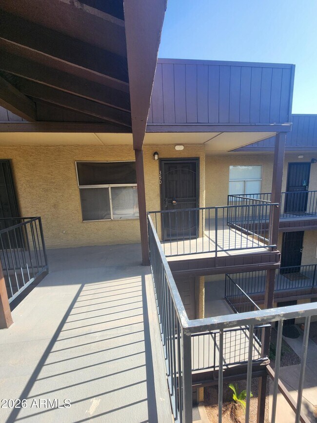 Building Photo - 461 W Holmes Ave