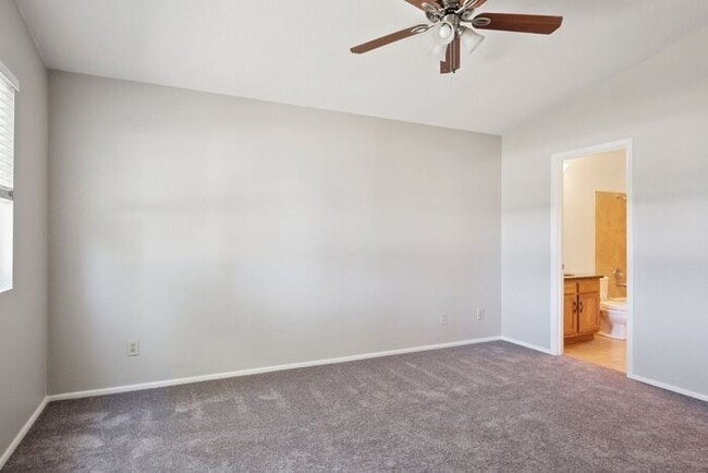 Building Photo - Three bedroom, two bath home!