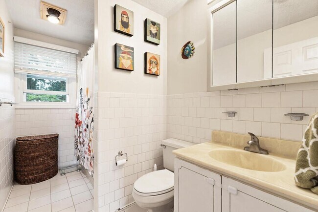 Building Photo - 13 Circuit Ln