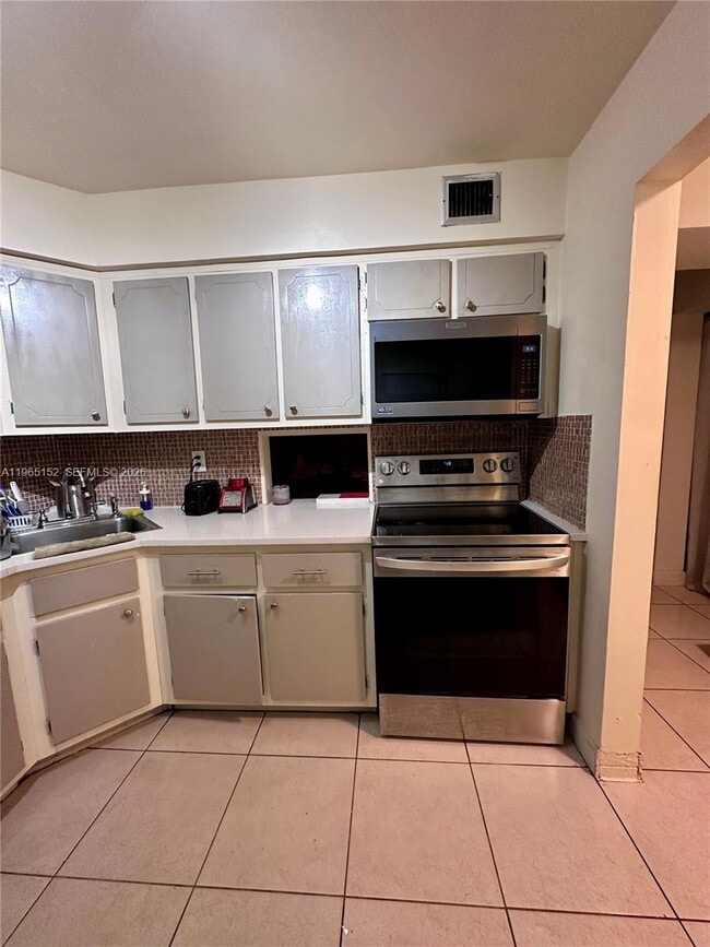 Building Photo - 1530 NE 191st St