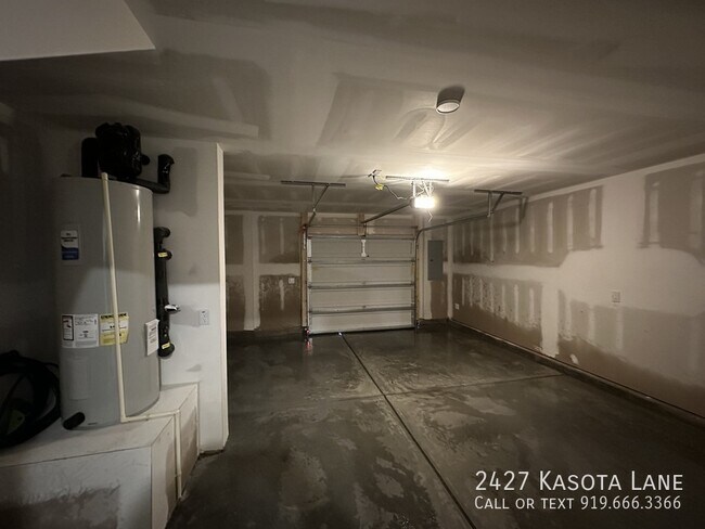 Building Photo - 2427 Kasota Ln