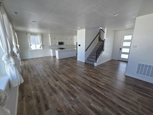 Primary Photo - 2046 W Lydia Ln