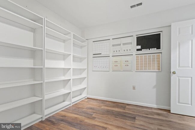 Building Photo - 6608 Beach Dr