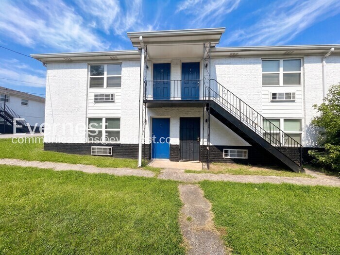 Building Photo - 969 Forest Ave