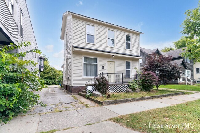 Building Photo - 615 Davis St