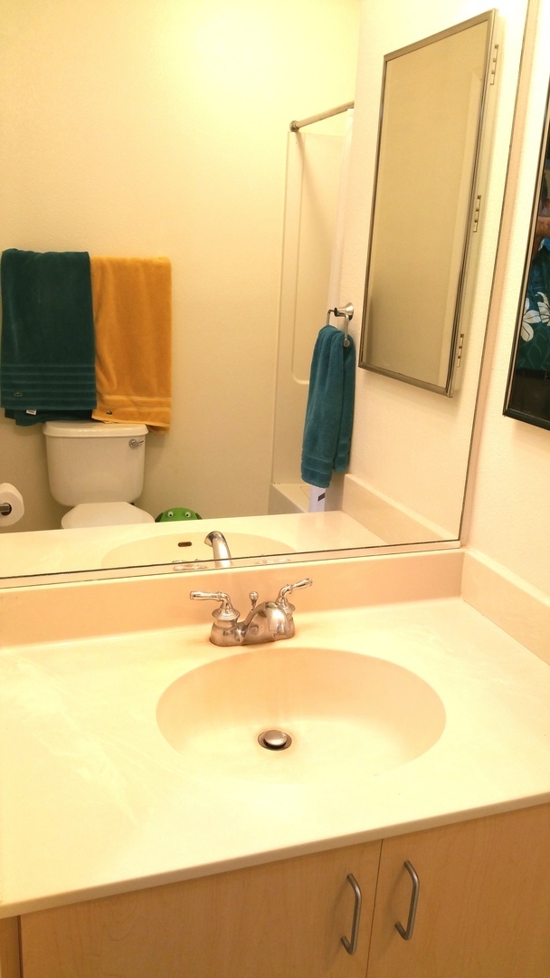 Building Photo - Comfortable Townhouse in Gated Mililani Co...