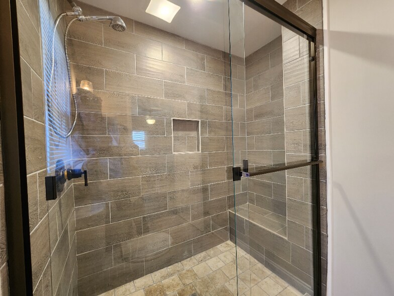 Building Photo - 1020 Woodvale Dr