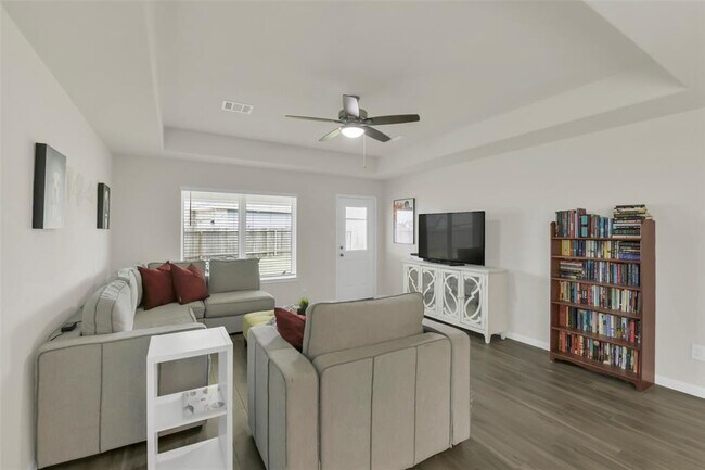 Building Photo - 16659 Olivewood Ln