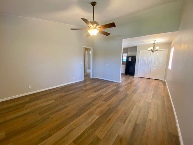 Building Photo - REMODELED TOWNHOME FOR RENT!