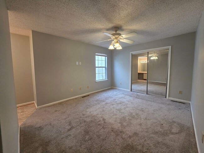 Building Photo - PEMBROKE CROSSING CONDOS