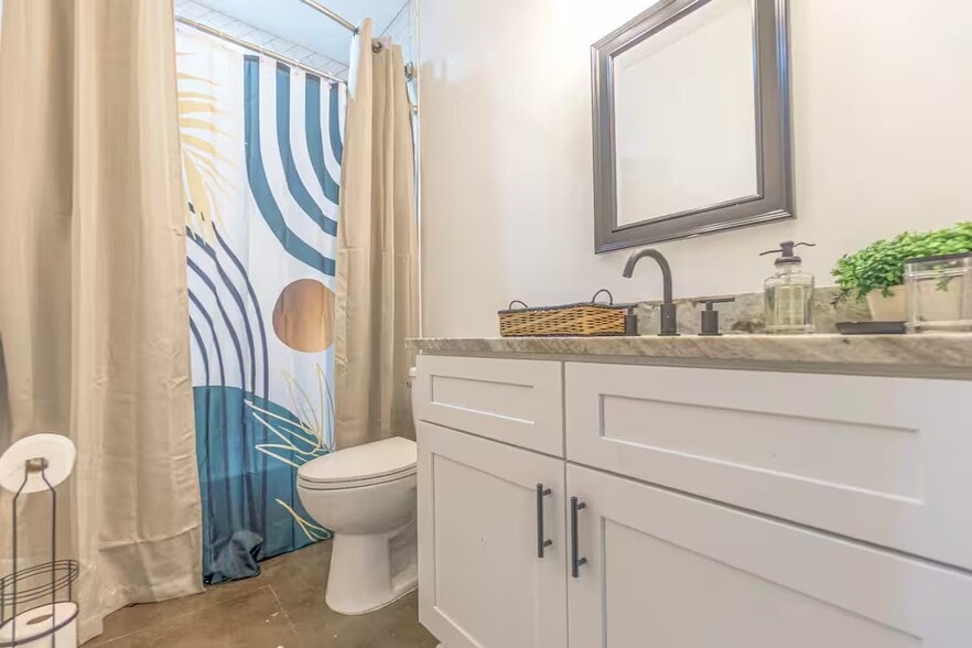 Building Photo - 1702 Netherwood Ave