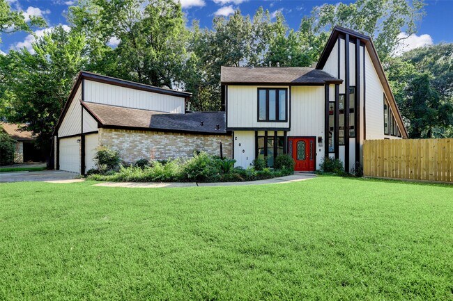 Building Photo - 20019 Legend Oak Dr