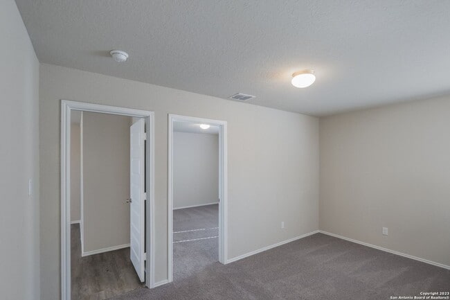 Building Photo - 4 Bedrooms 2 and 1/2 Baths