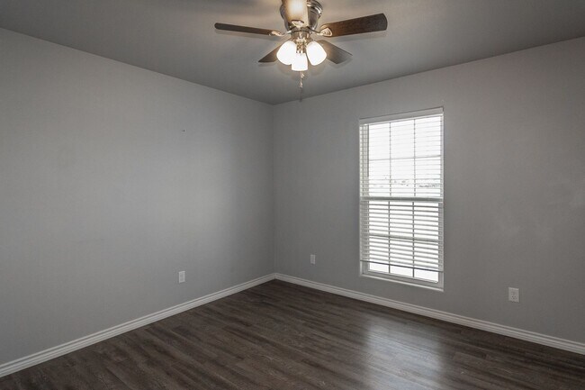 Building Photo - 3 bed 2 bath - Frenship ISD
