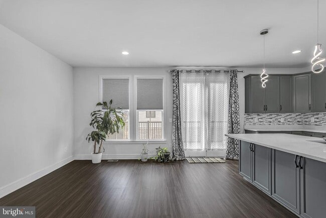 Building Photo - 23035 Sullivans Cove Sq