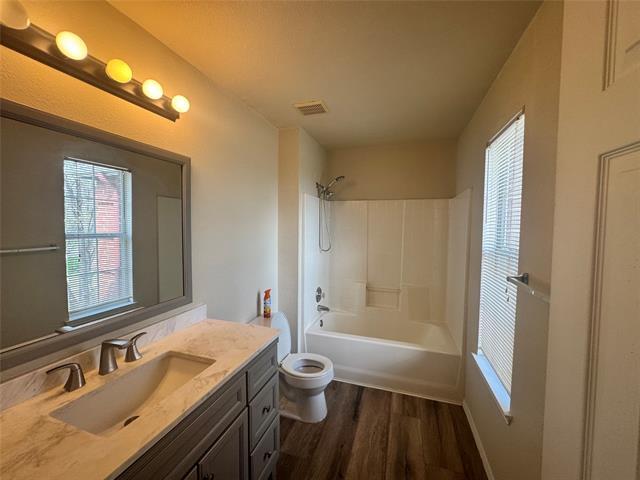 Building Photo - 1705 River Oaks Dr