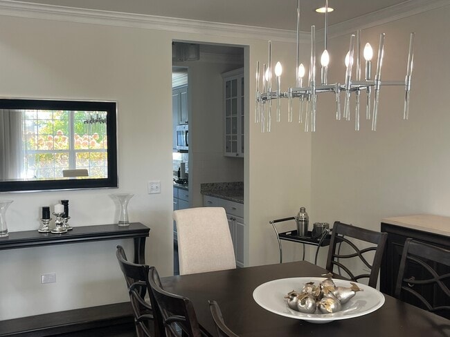 Building Photo - 16W764 Hawthorne Ct