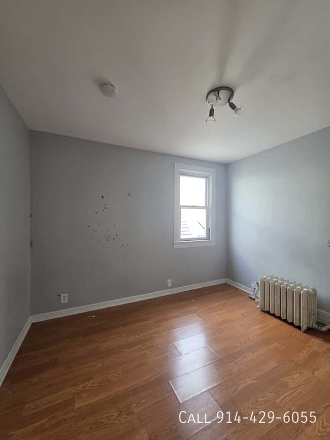 Building Photo - 118 Waverly St