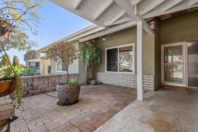 Building Photo - 2245 Nob Hill Dr
