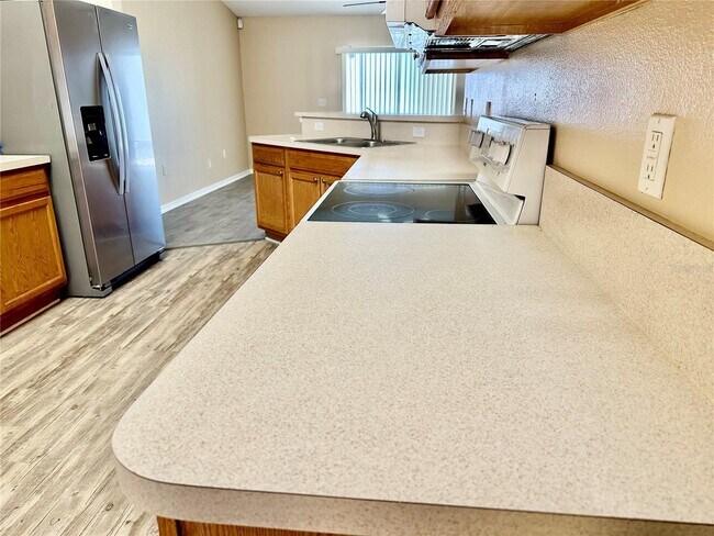 Building Photo - 536 Lakeview Dr