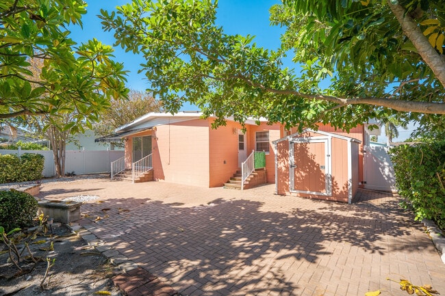 Building Photo - 2173 W Vina Del Mar Blvd