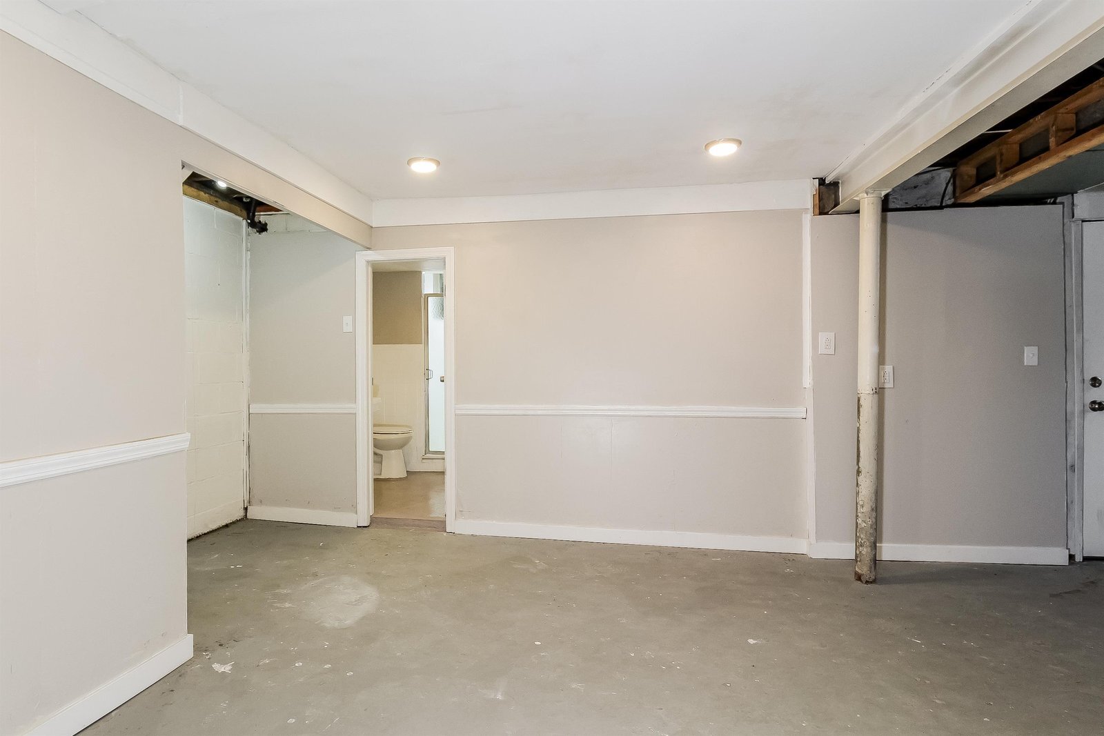 Building Photo - 2136 Laketon Rd