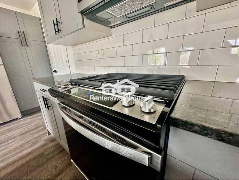 Building Photo - 2107 Willis Ave