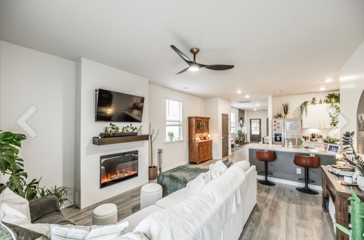 Building Photo - 7355 Lang Ave