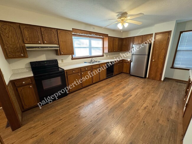 Building Photo - Charming 2 Bedroom, 1.5 Bath Home in Bull Shoals – Corner Lot & Close to Lake Access