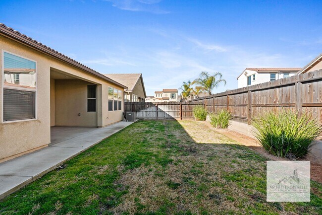 Building Photo - Beautiful Newly 3 Bedroom 2 Bath Home in Madera